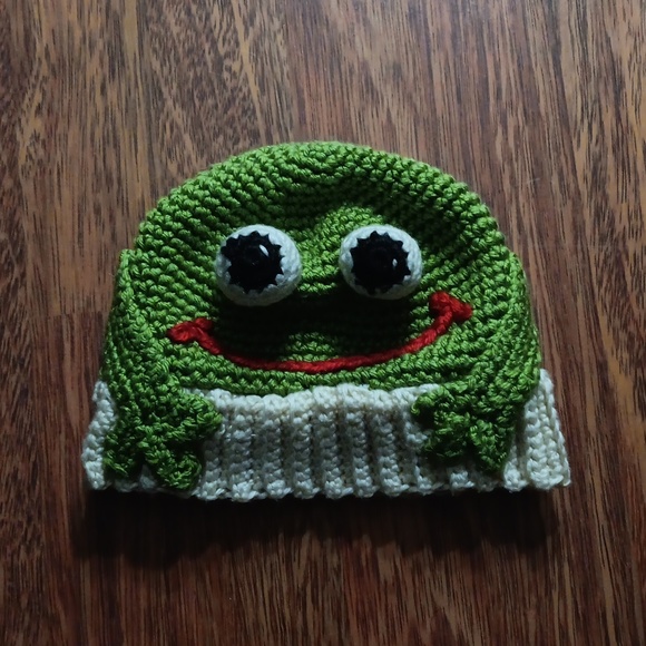 Frog hat - Picture 1 of 5